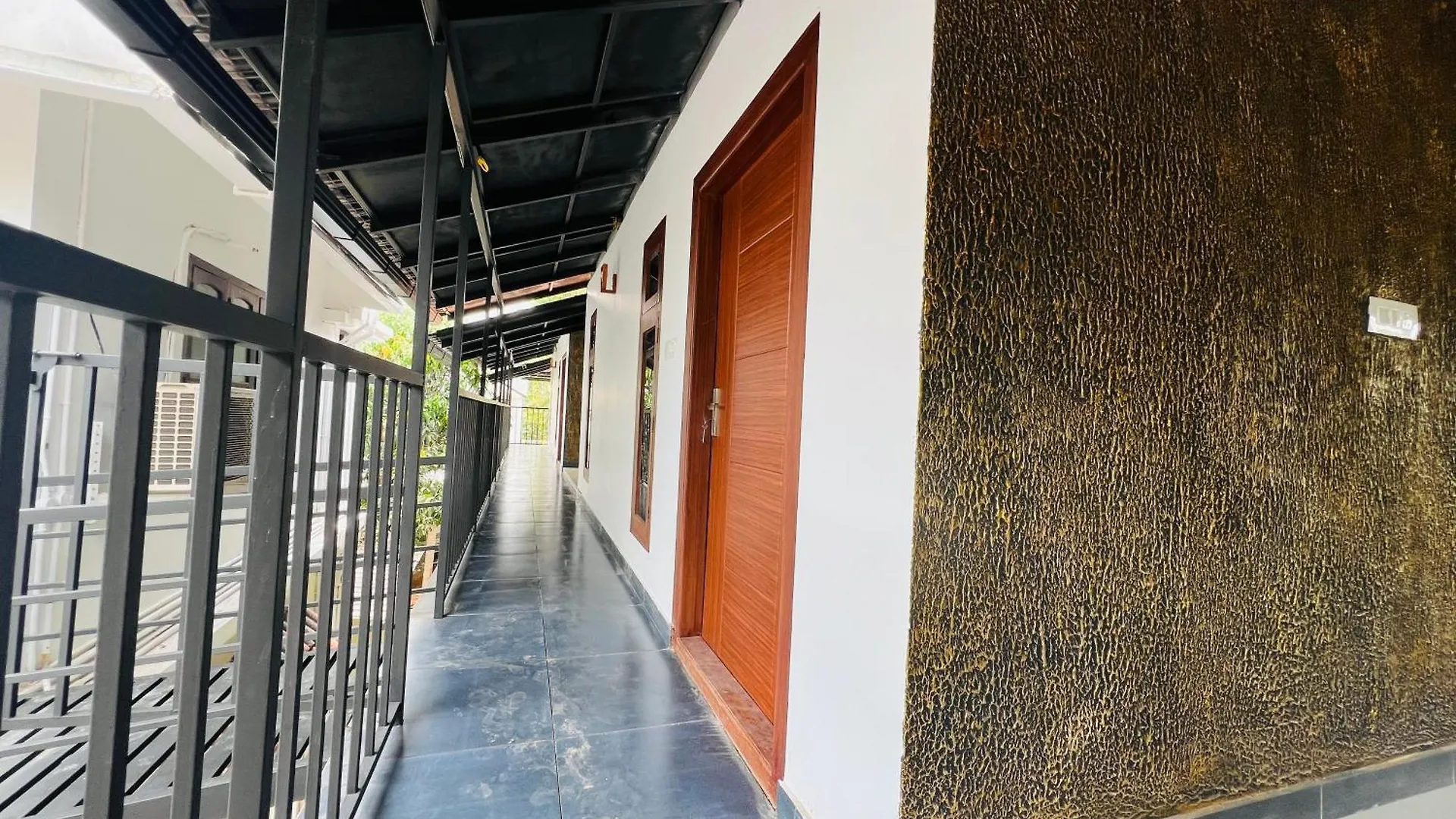 2Empire One Bedroom With Common Pool Vajanad Homestay szállás